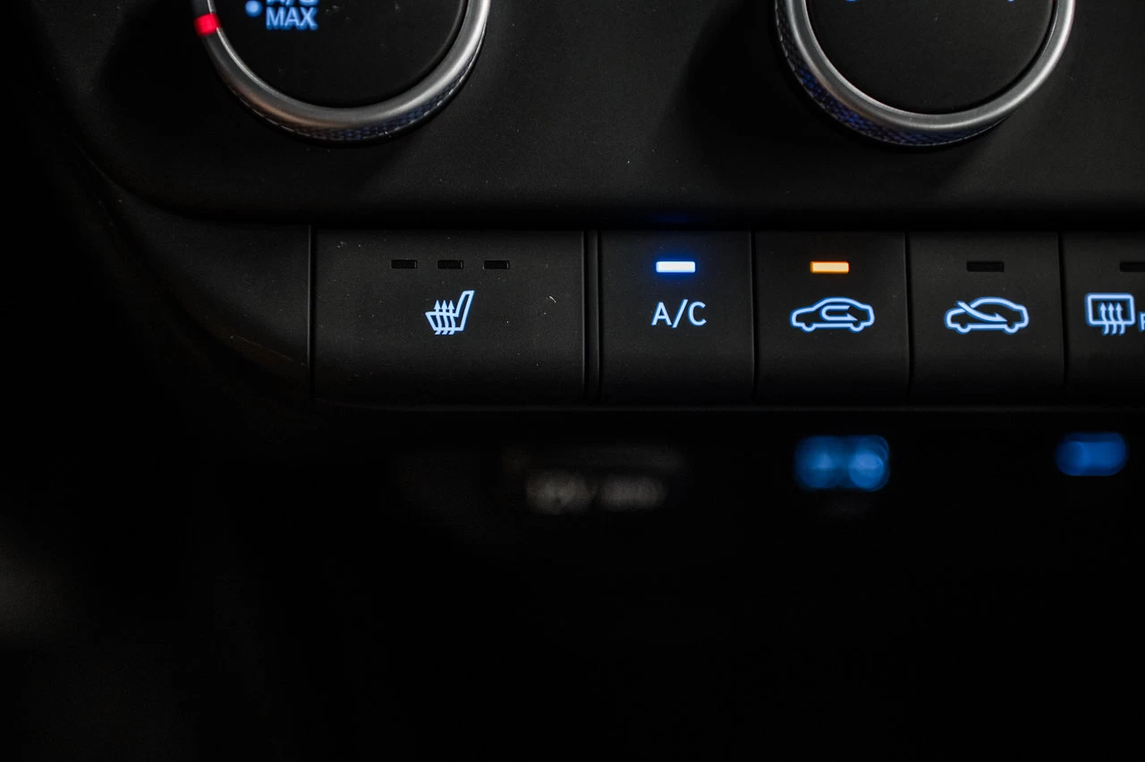 2024 Hyundai Elantra Essential Main Image