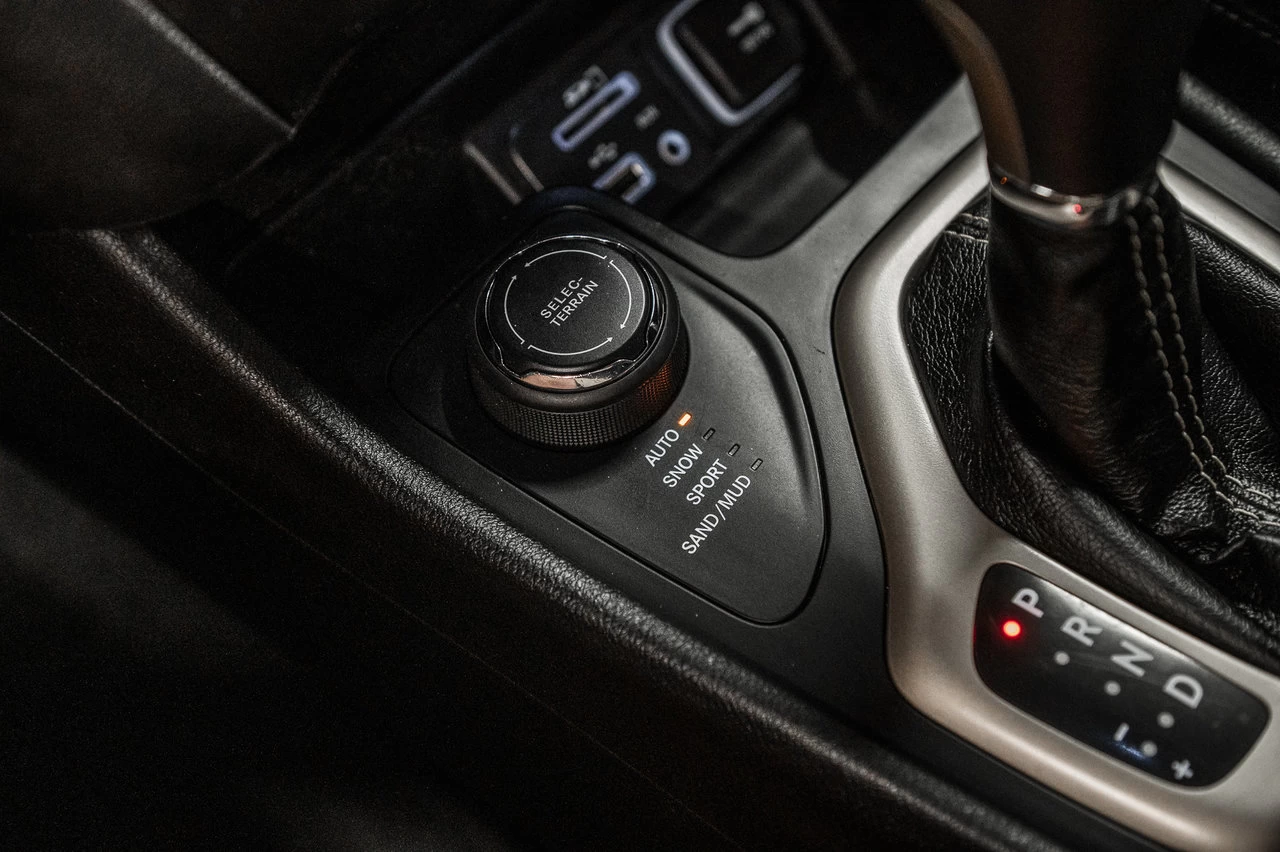 2016 Jeep Cherokee Limited V6 Awd Main Image