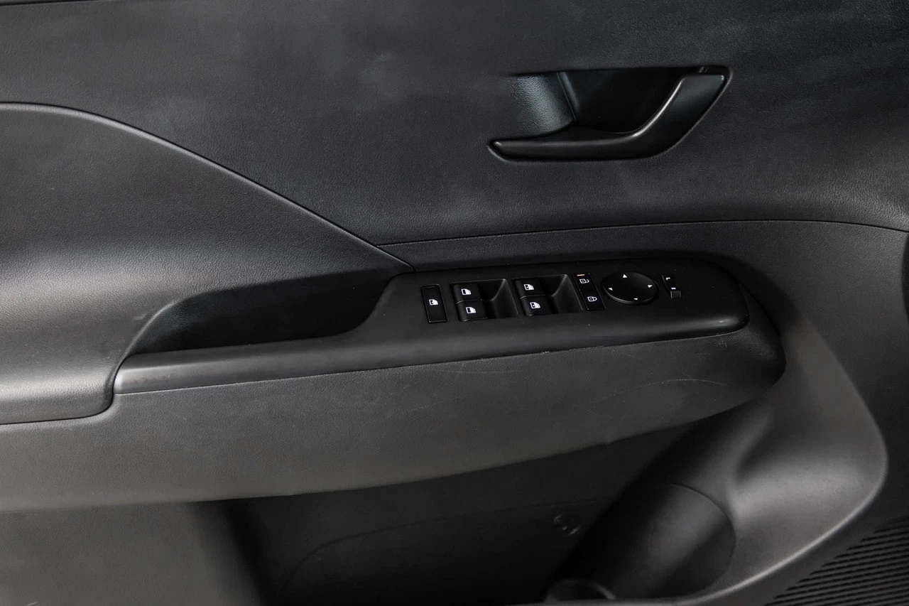 2025 Hyundai Kona Electric Preferred Main Image