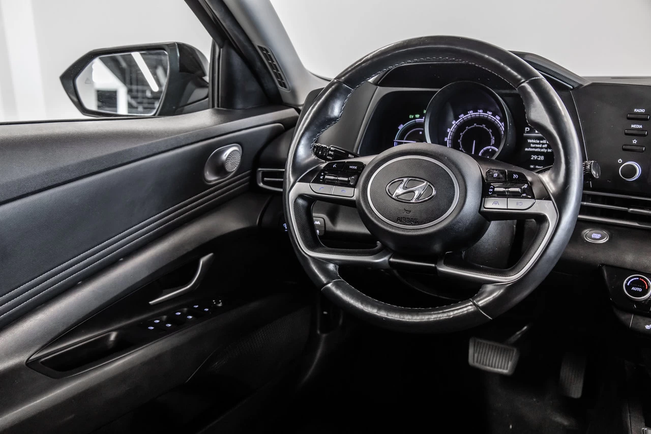 2022 Hyundai Elantra hybrid Preferred Main Image