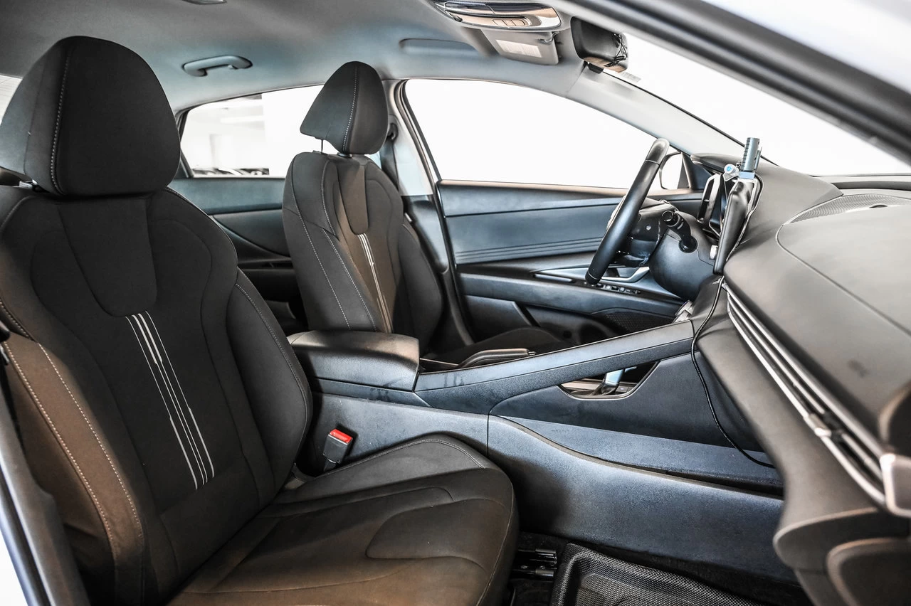 2023 Hyundai Elantra Preferred Image principale