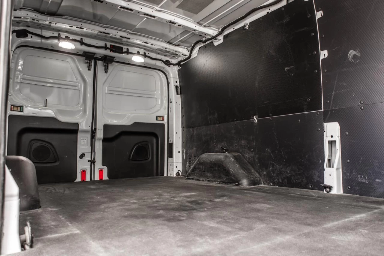 2017 Ford Transit Cargo Van T-250 148" Low Rf - GARANTIE 1 AN Main Image