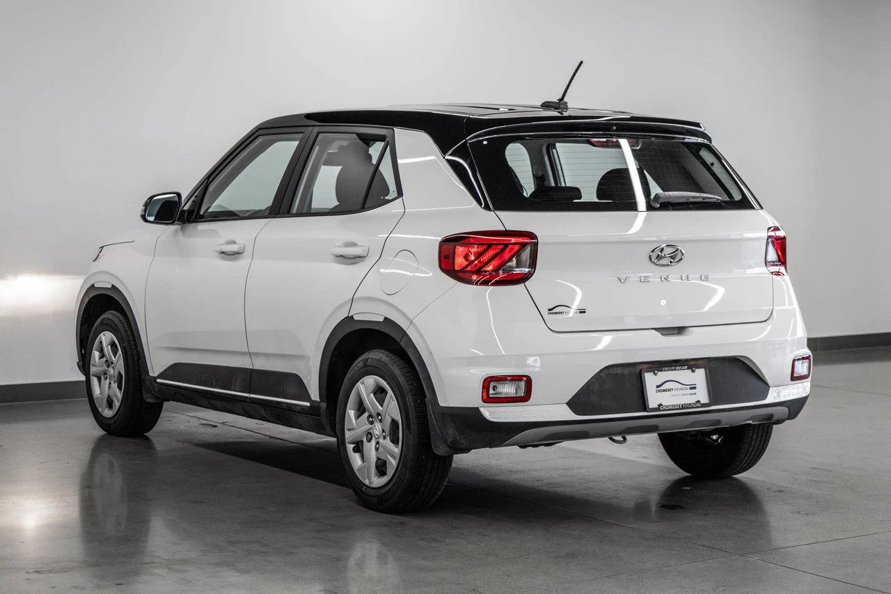 2023 Hyundai Venue Essential Main Image