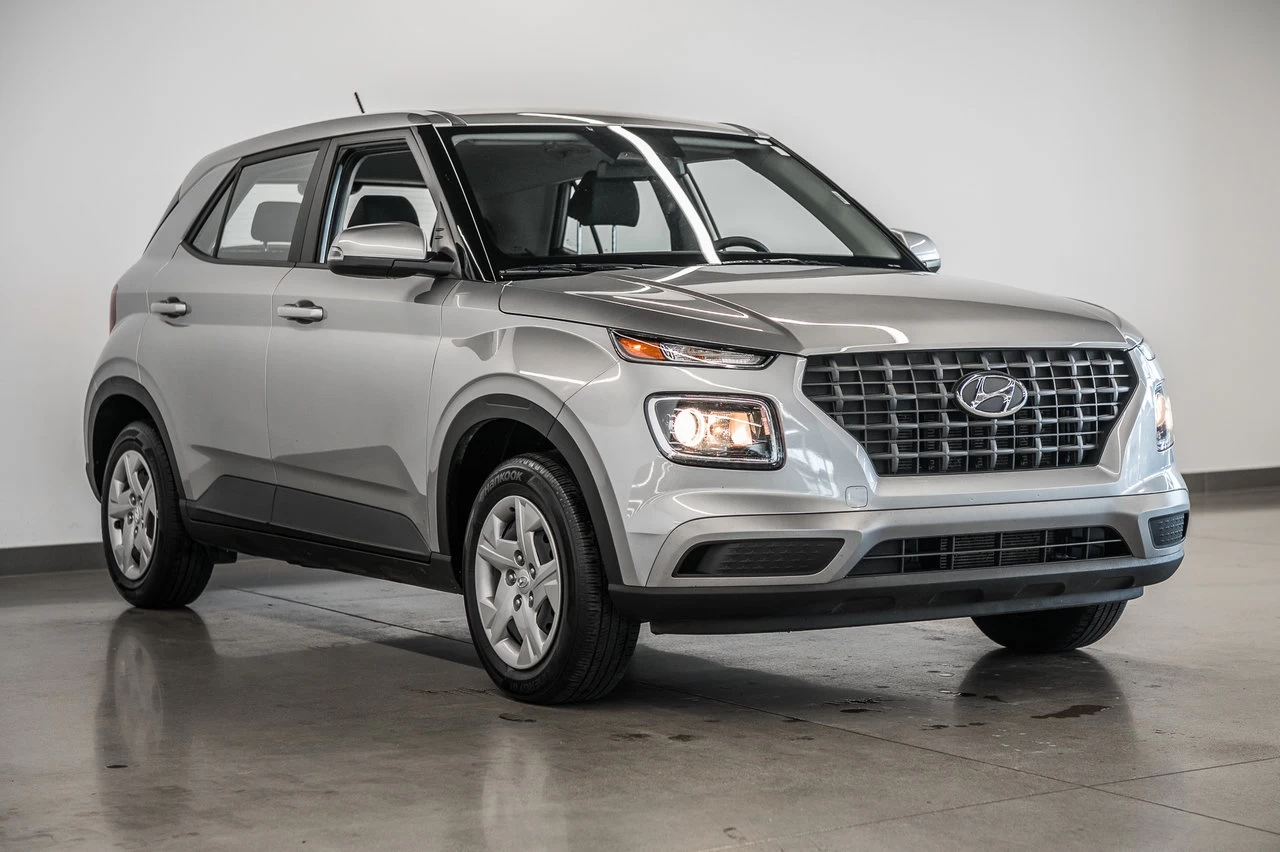 2024 Hyundai Venue Essential Main Image