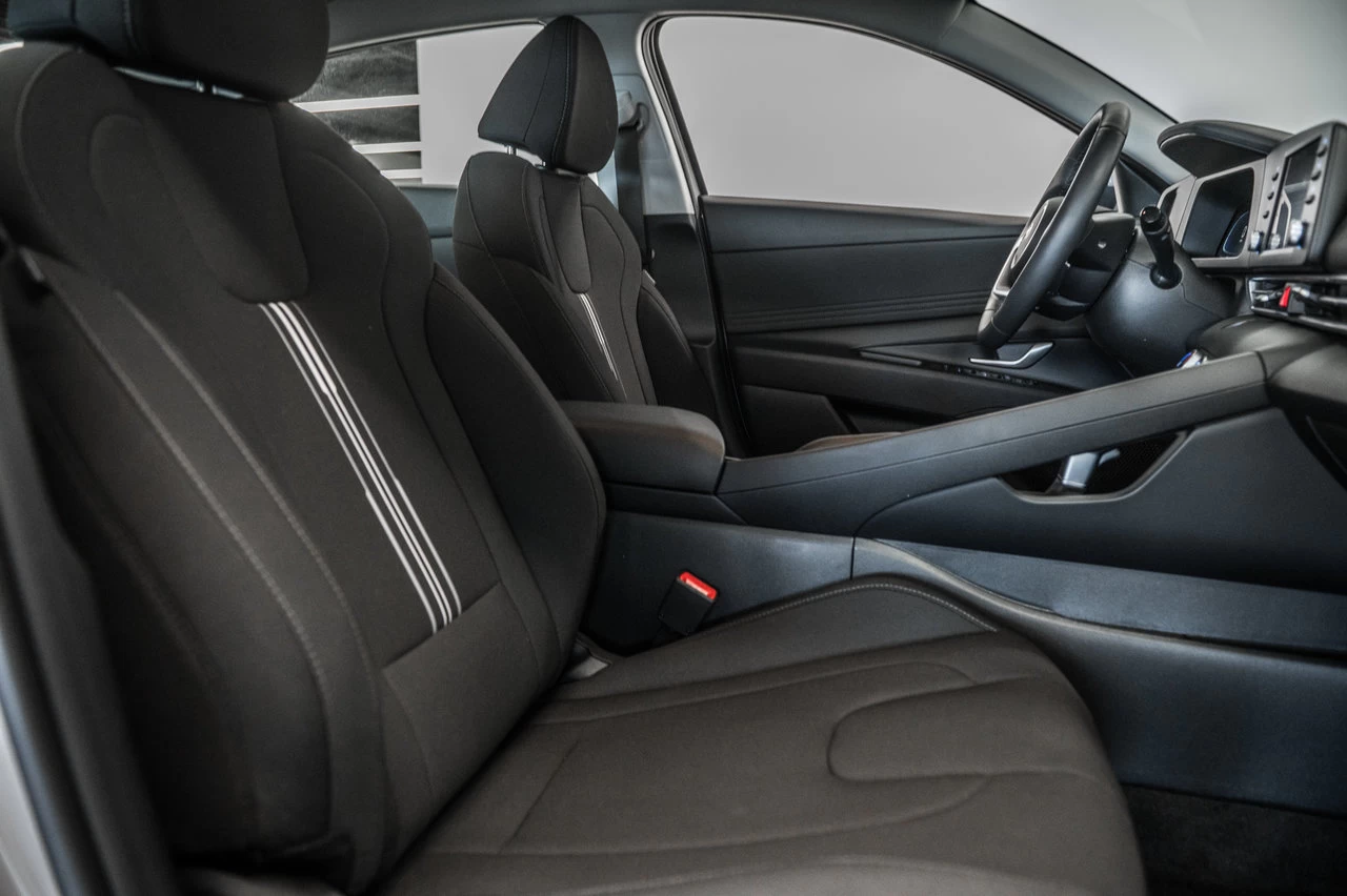2025 Hyundai Elantra Preferred Main Image