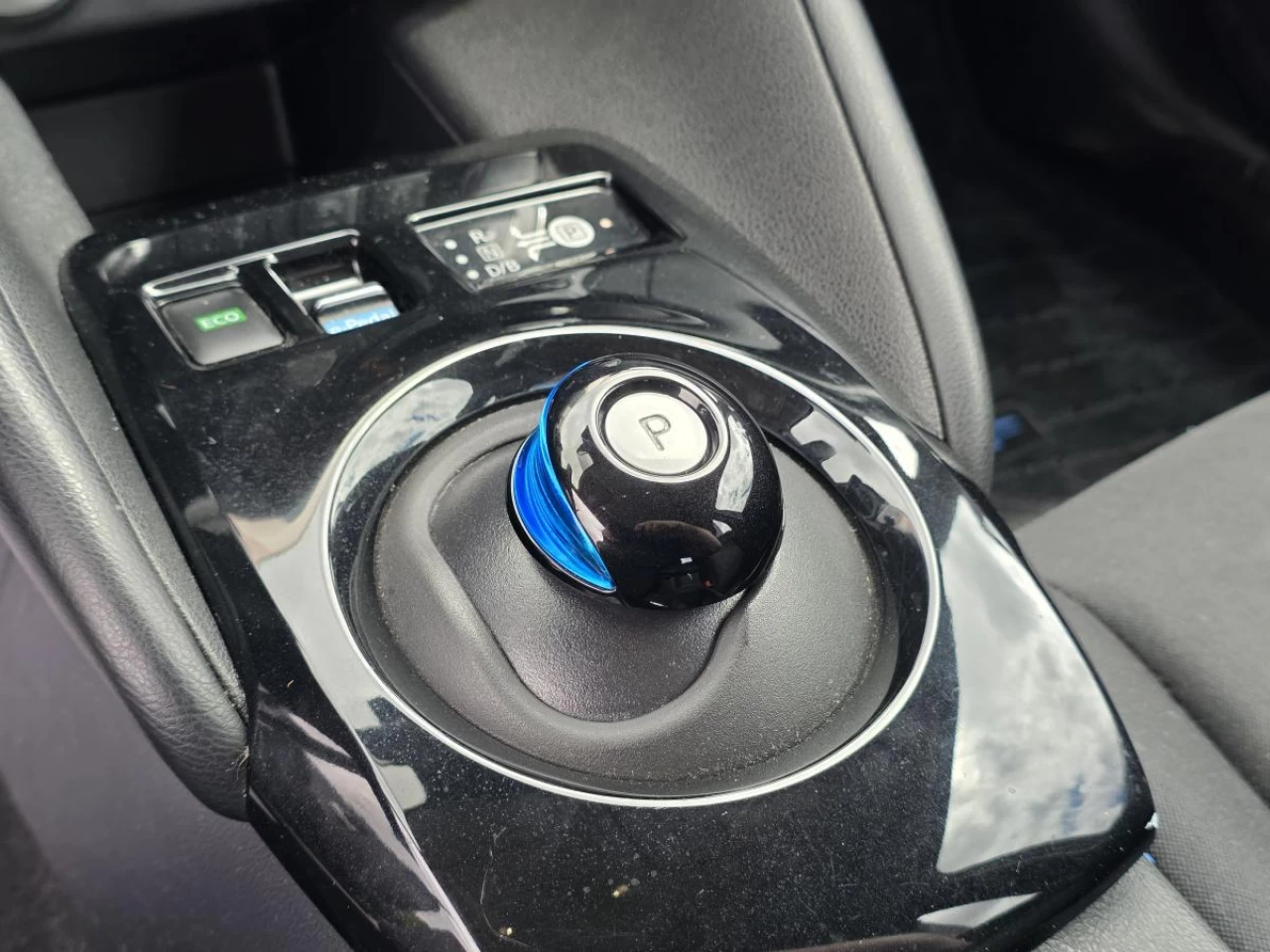 2023 Nissan LEAF SV Hatchback Image principale