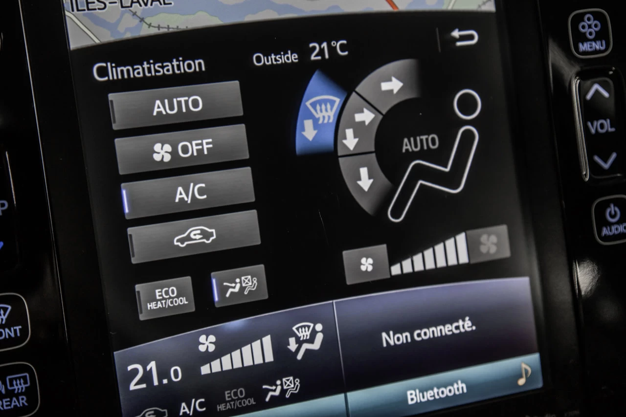 2019 Toyota Prius Tech. E-Awd Main Image