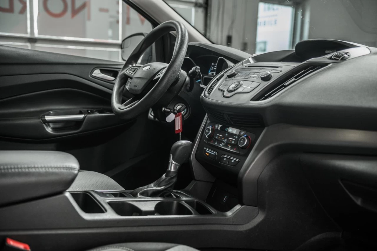 2017 Ford Escape Automatique 4WD SE Main Image