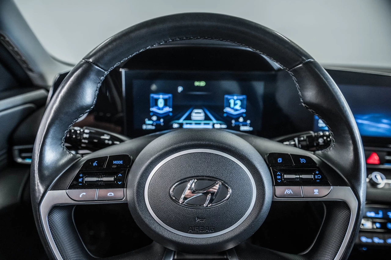 2023 Hyundai Elantra Luxury Main Image
