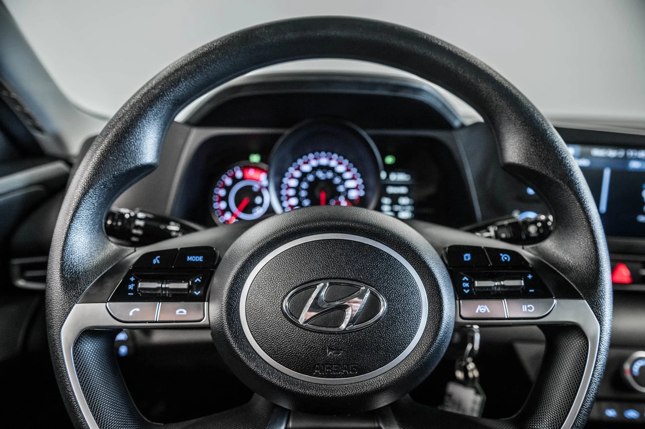 2023 Hyundai Elantra Essential Image principale