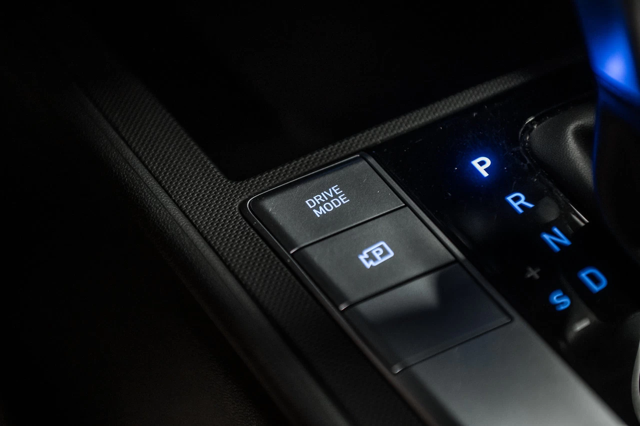 2024 Hyundai Elantra Essential Main Image