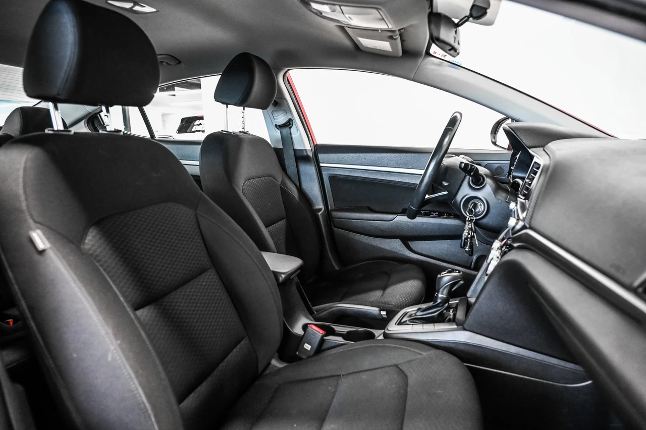2020 Hyundai Elantra Preferred Main Image
