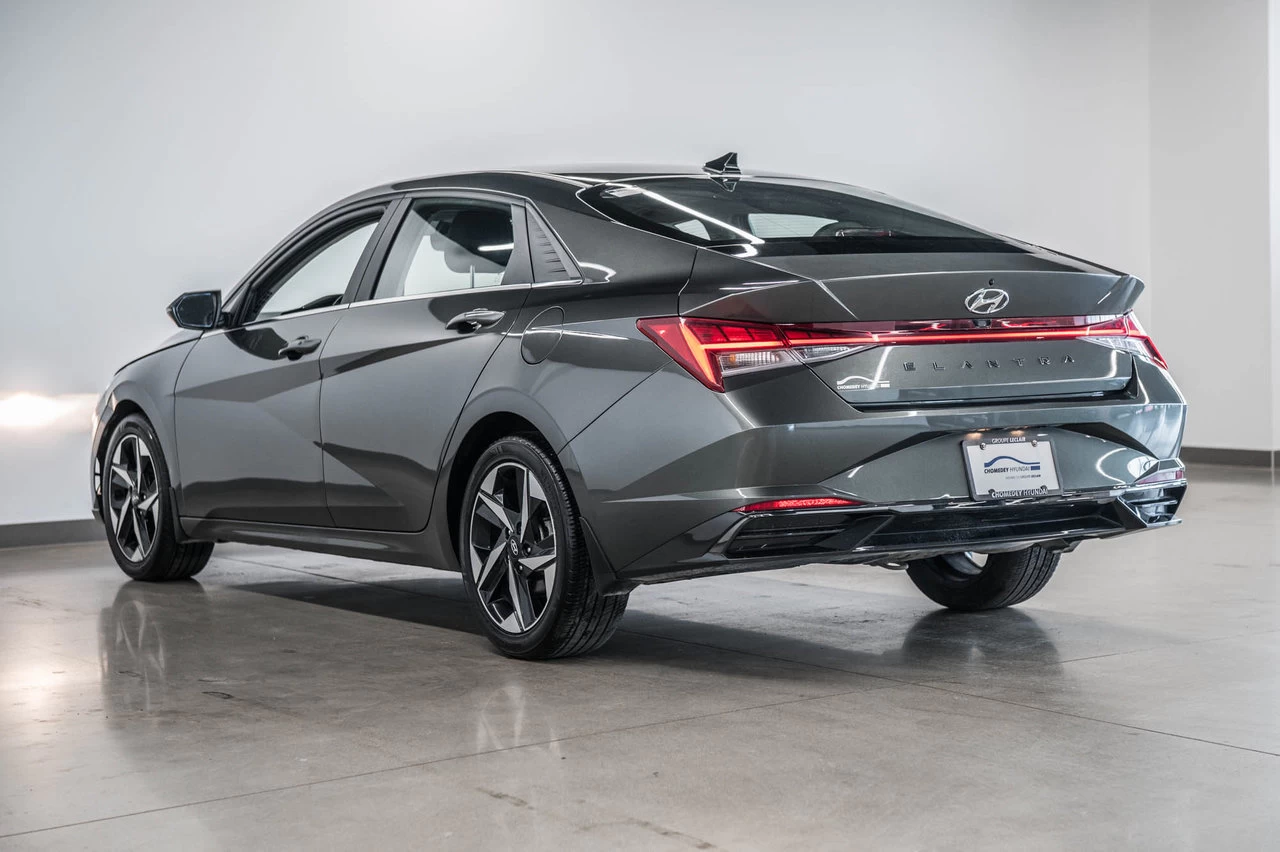 2023 Hyundai Elantra Luxury Main Image