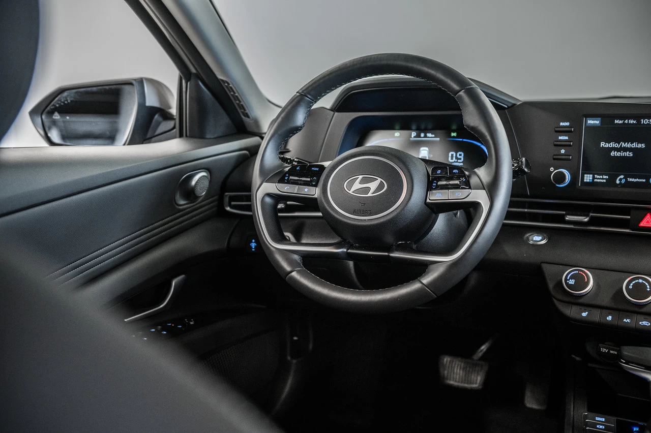 2025 Hyundai Elantra Preferred Main Image
