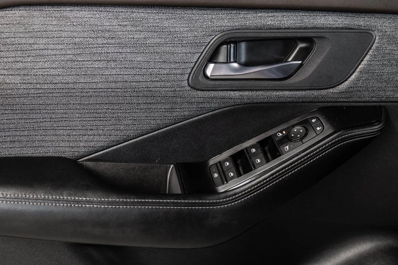 2023 Nissan Rogue Sv Tech Awd Main Image