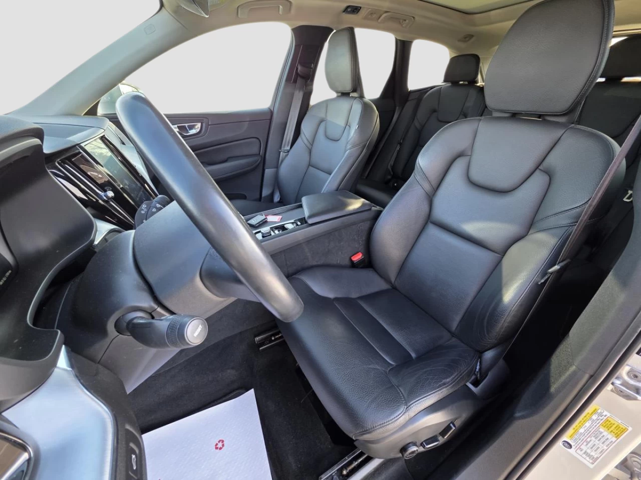 2019 Volvo XC60 T6 AWD Momentum Image principale