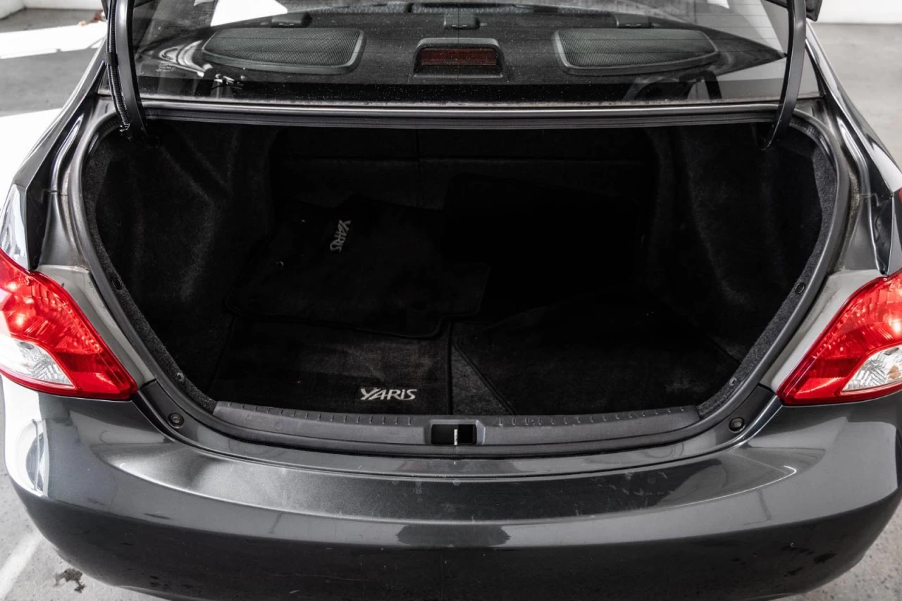 2010 Toyota Yaris Automatique + A/C BAS KM!!! Image principale