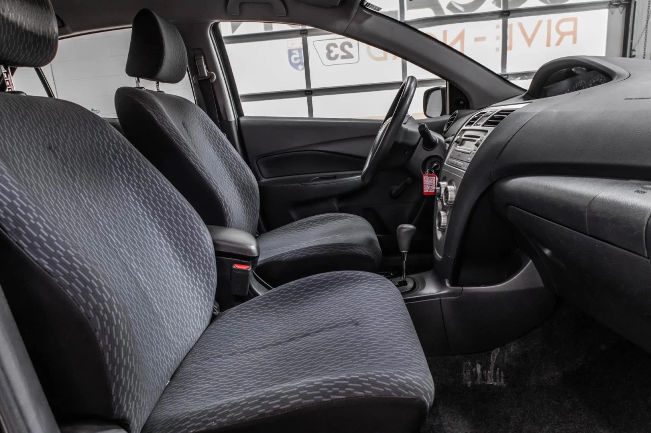 2010 Toyota Yaris Automatique + A/C BAS KM!!! Image principale
