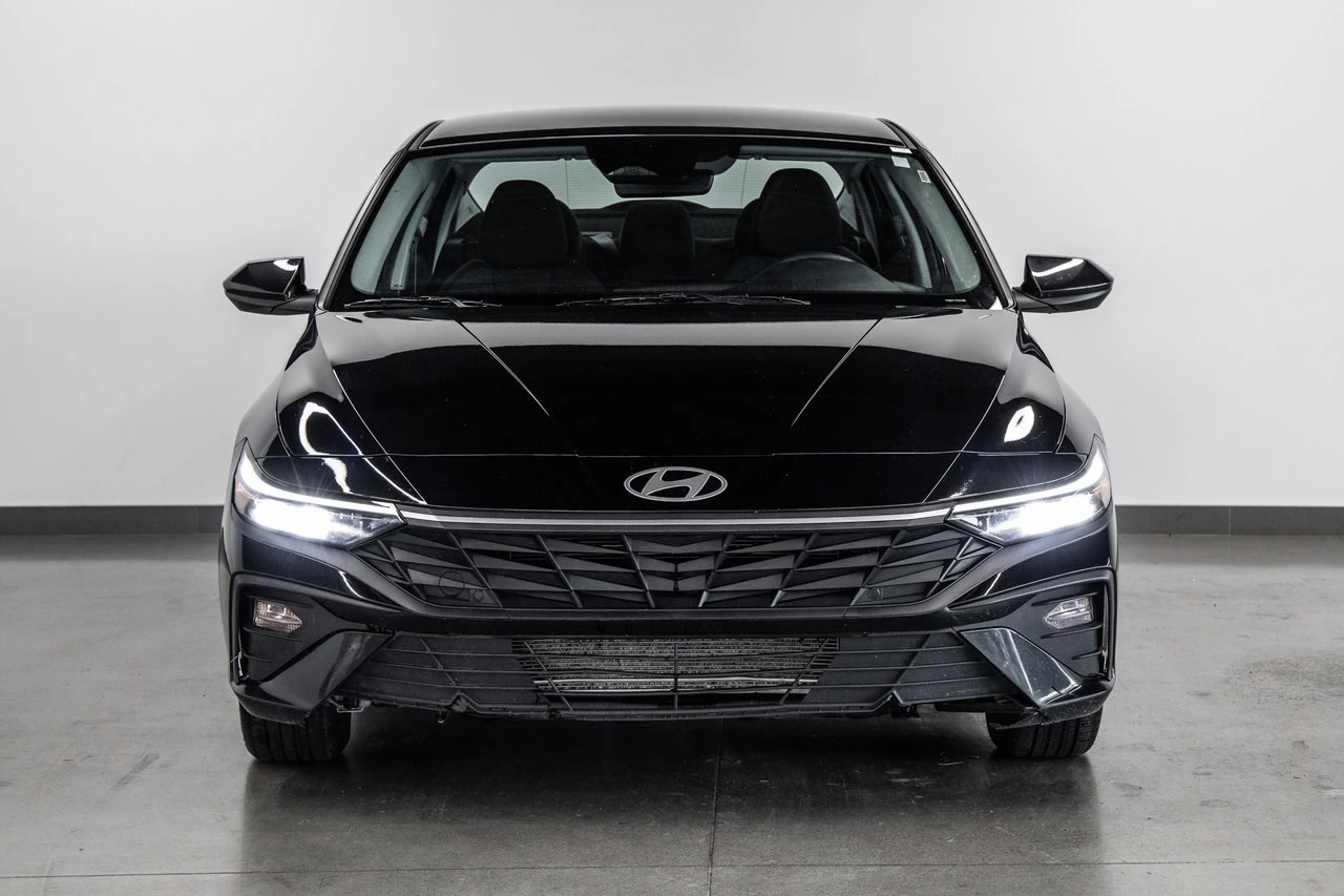 2024 Hyundai Elantra Essential Main Image