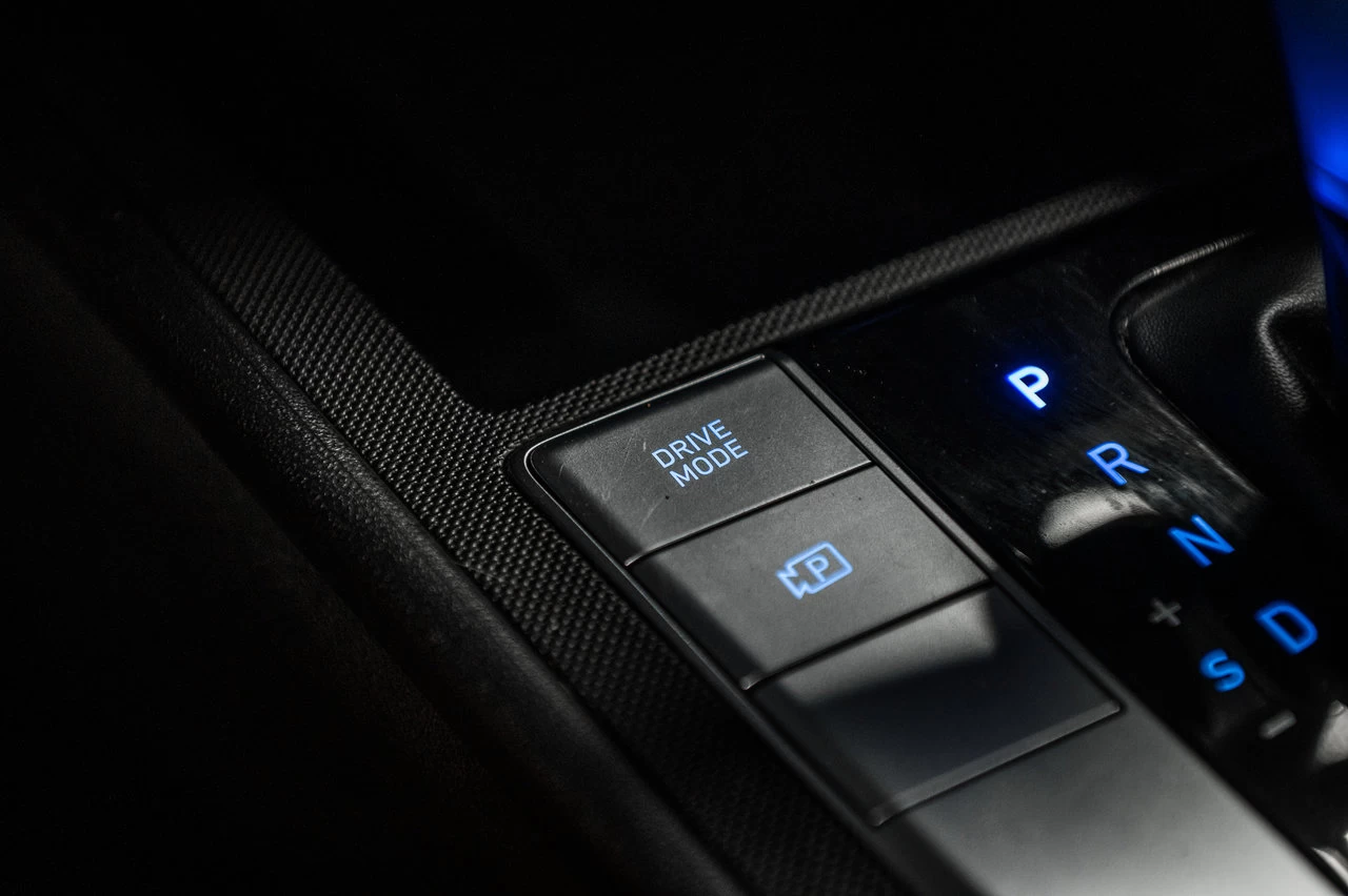 2021 Hyundai Elantra Preferred Main Image