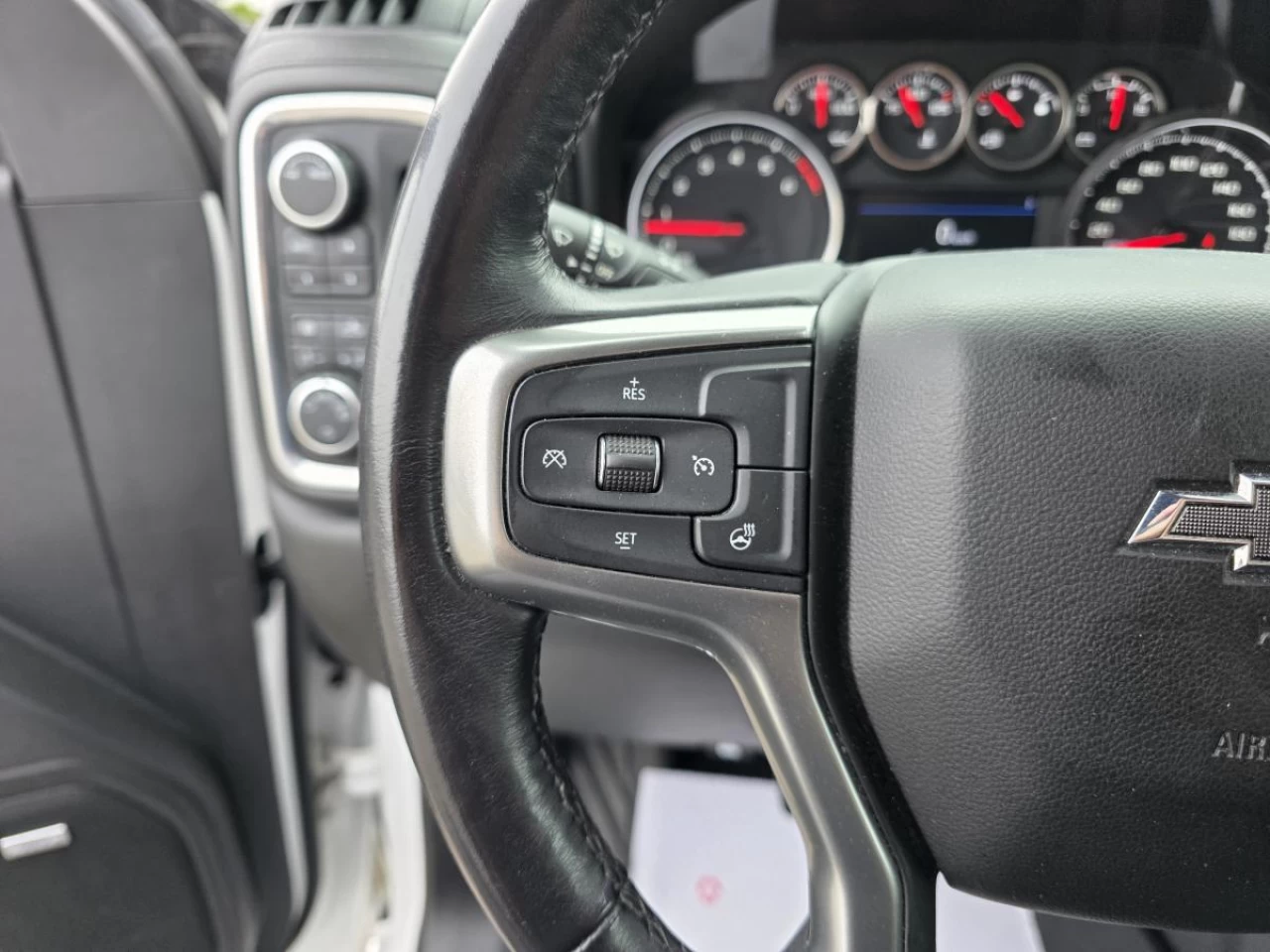 2022 Chevrolet Silverado 1500 Crew Cab Short Box 4-Wheel Drive LT Trail Boss Image principale