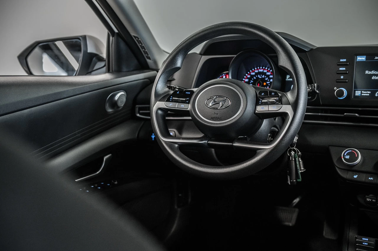 2023 Hyundai Elantra Essential Image principale