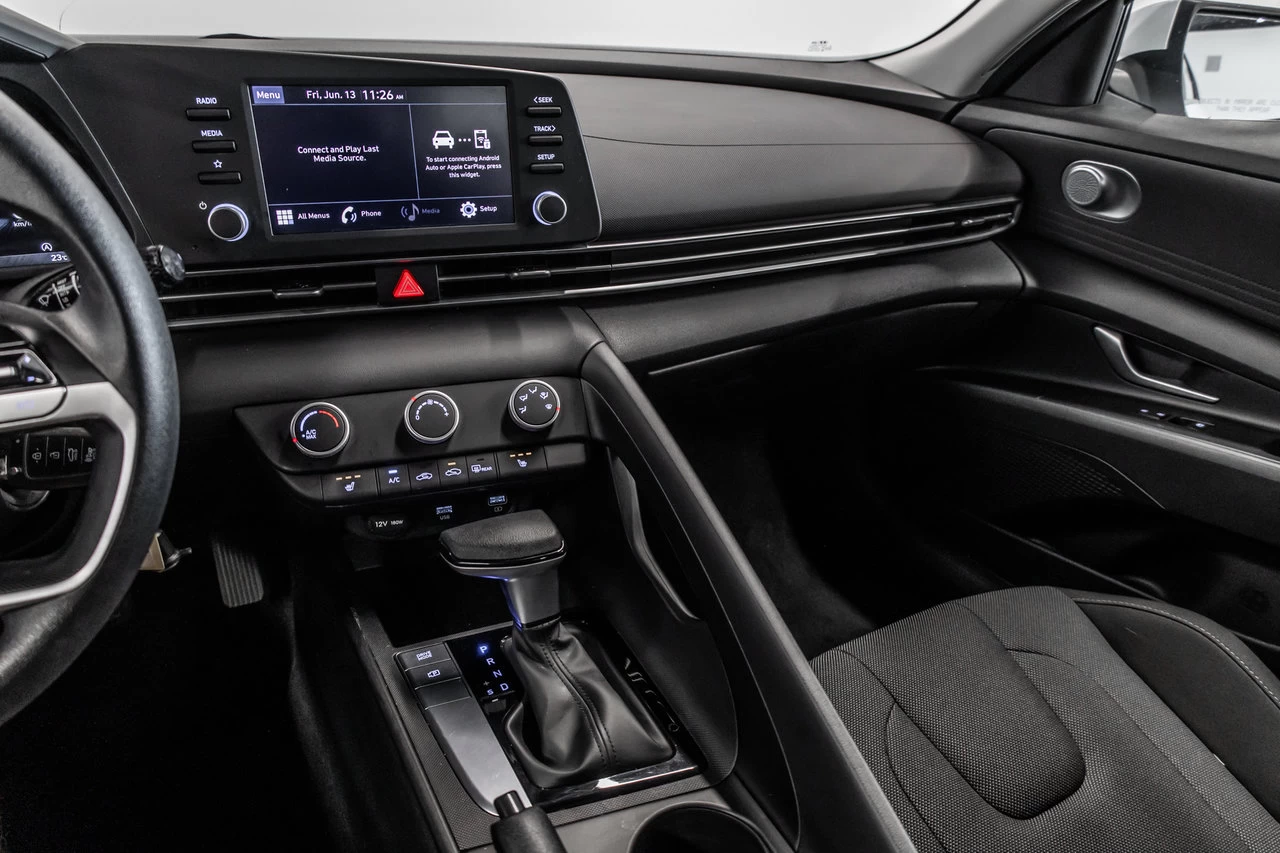 2022 Hyundai Elantra Essential Image principale