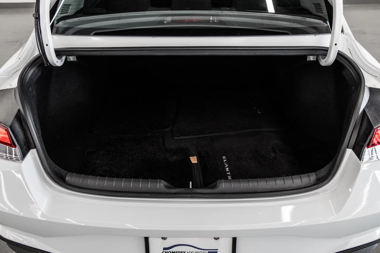 2022 Hyundai Elantra Essential Image principale