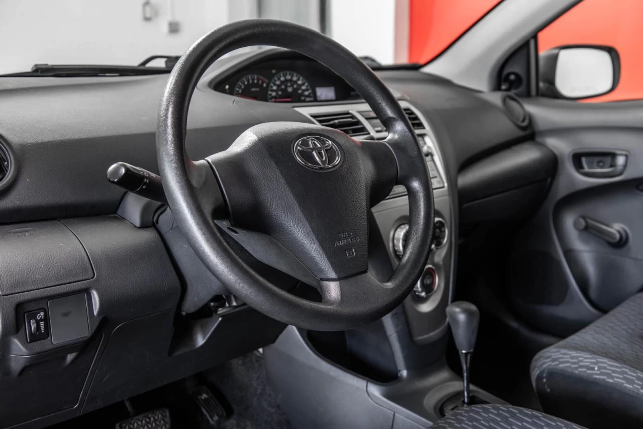 2010 Toyota Yaris Automatique + A/C BAS KM!!! Image principale