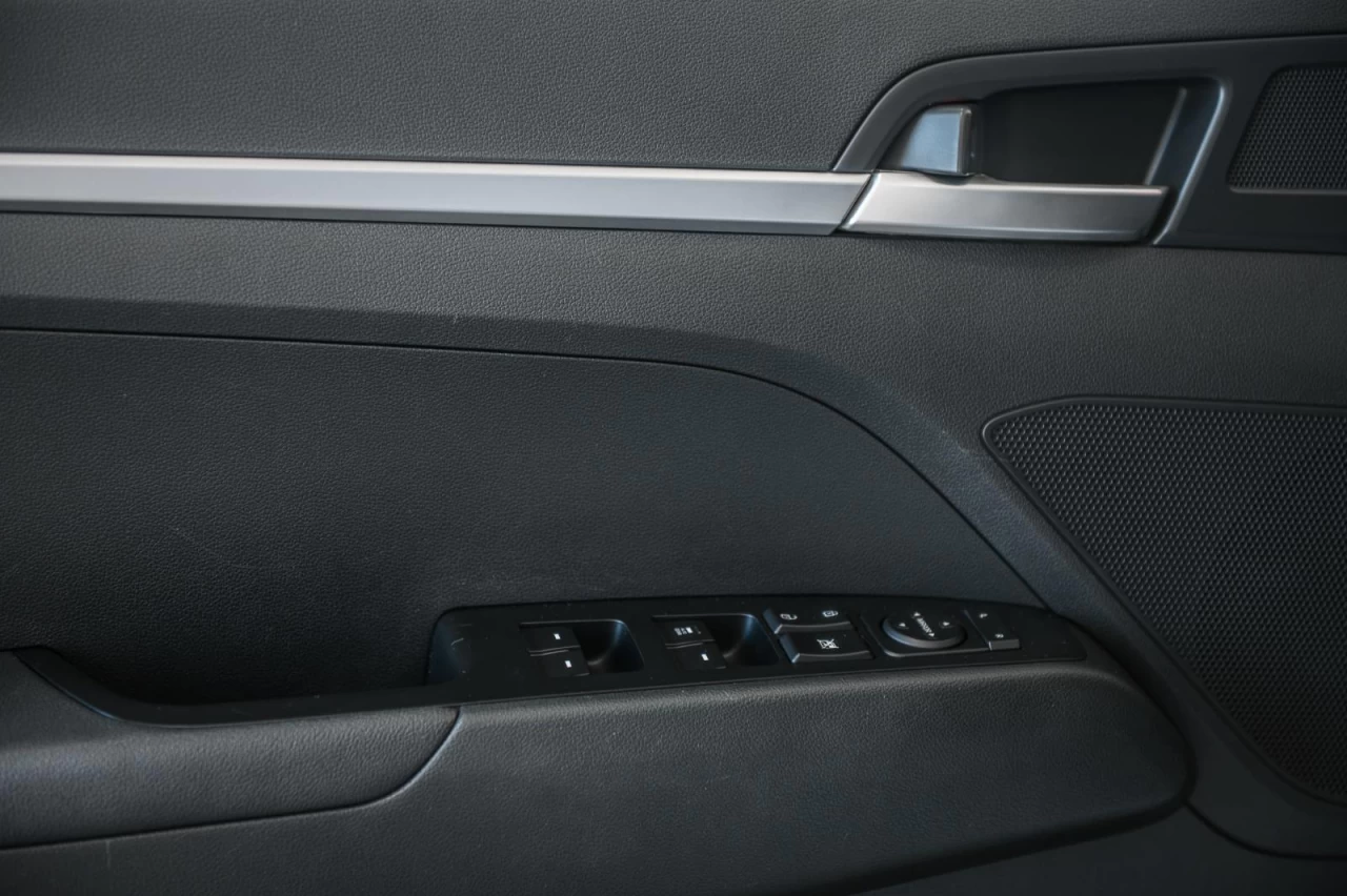 2020 Hyundai Elantra Essential SIEGES.CHAUFFANTS+CARPLAY Main Image