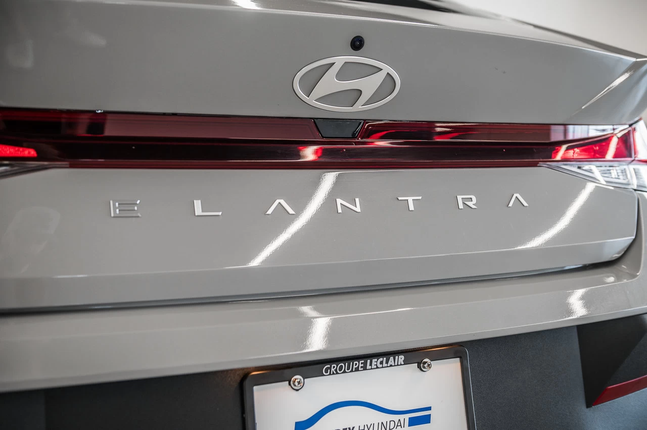 2024 Hyundai Elantra Essential Main Image