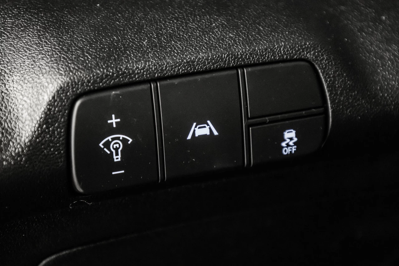 2022 Hyundai Elantra Preferred Main Image
