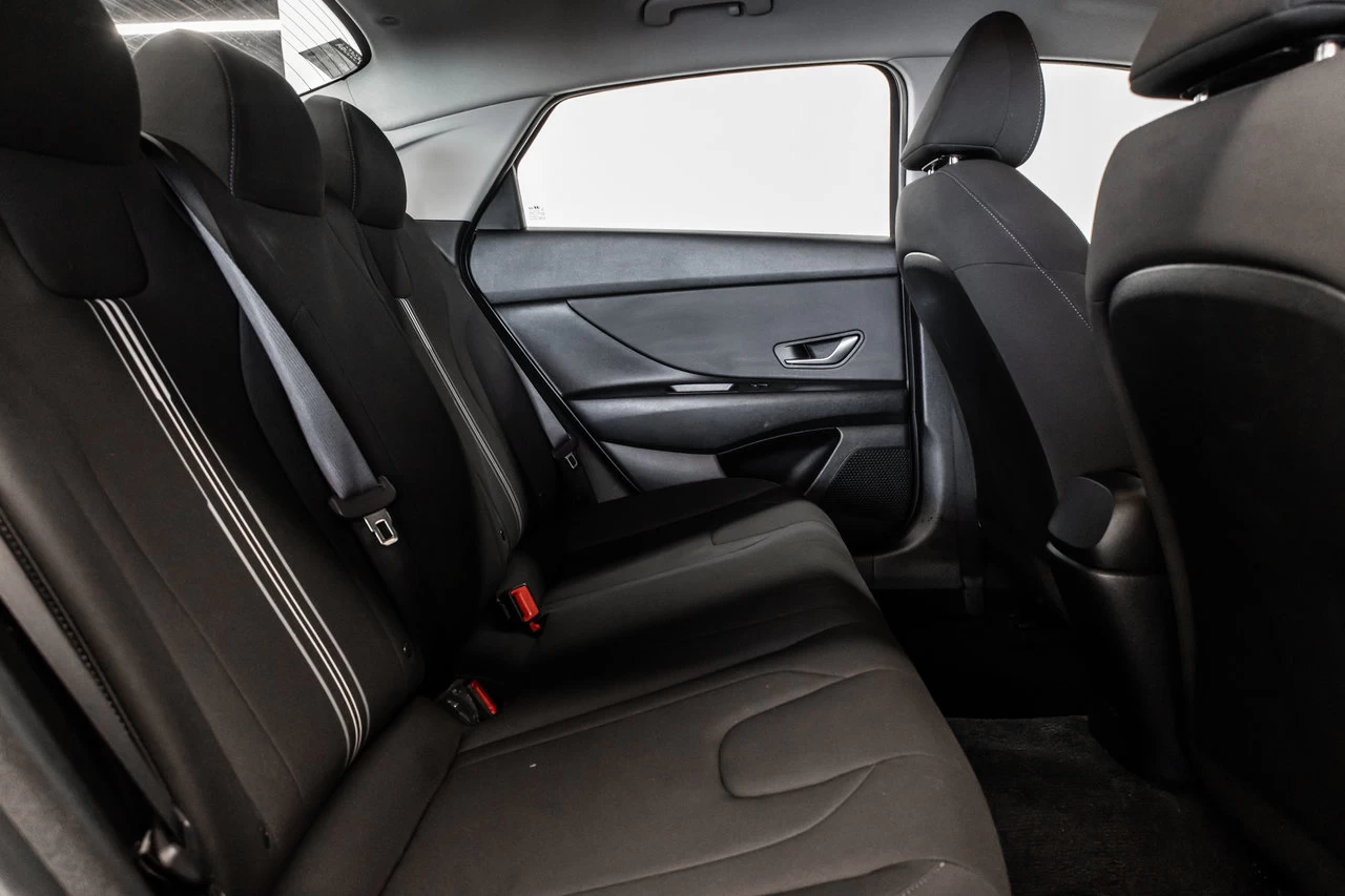 2022 Hyundai Elantra Preferred Main Image