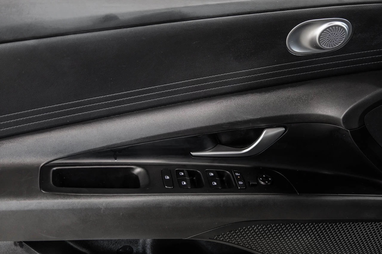 2024 Hyundai Elantra Essential Main Image