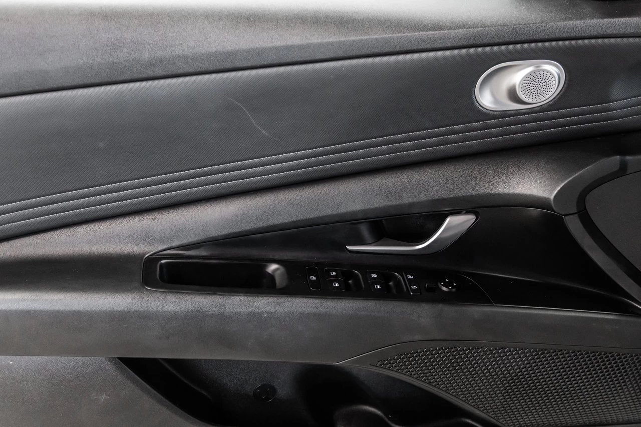 2022 Hyundai Elantra Preferred Main Image