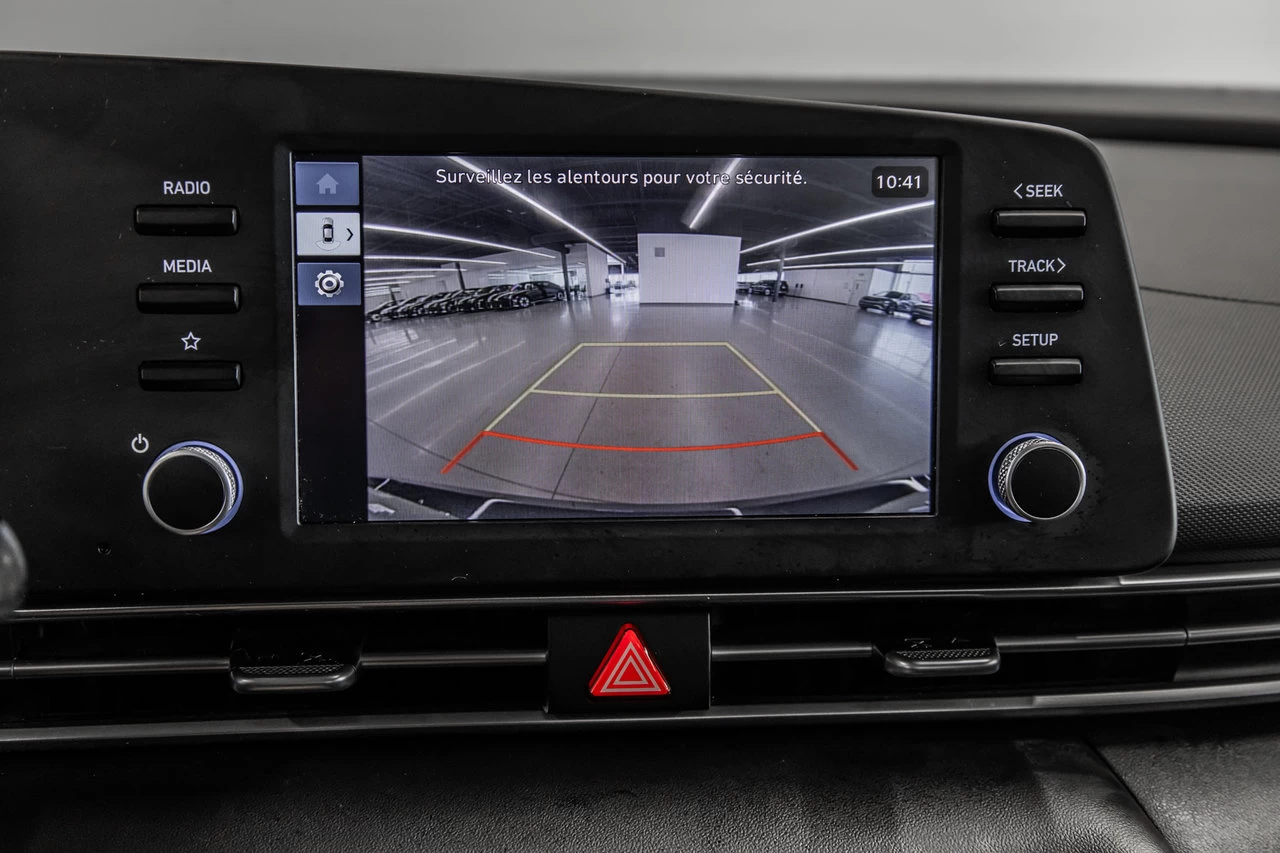 2024 Hyundai Elantra Essential Main Image