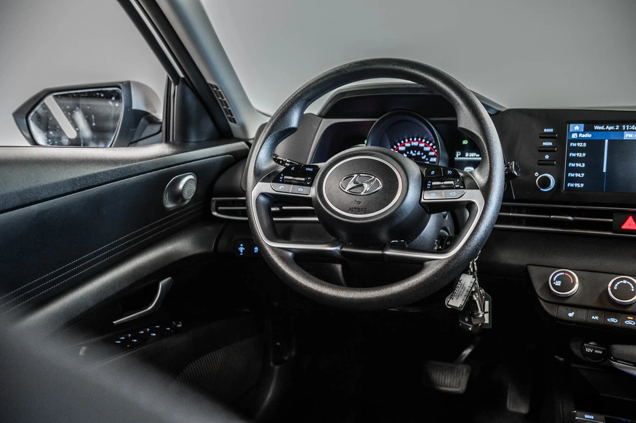 2023 Hyundai Elantra Essential Image principale