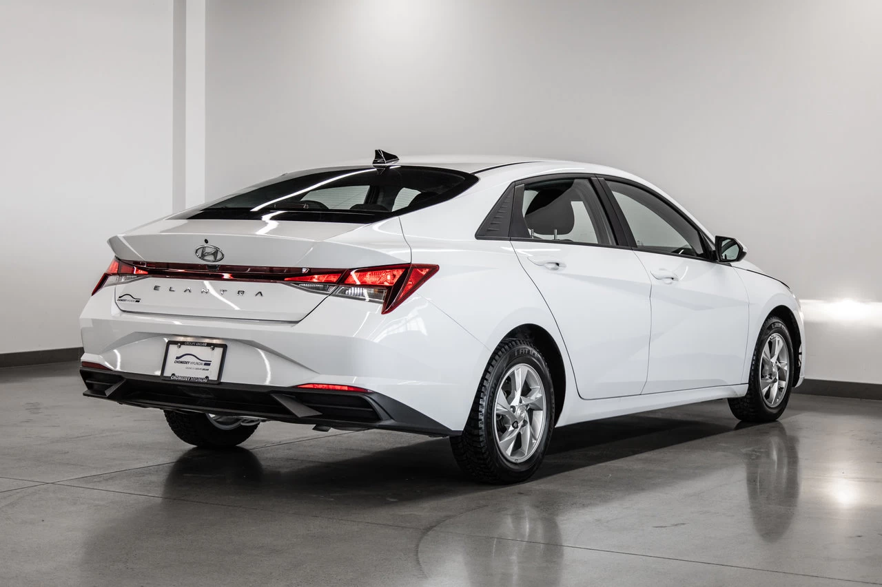 2022 Hyundai Elantra Essential Image principale