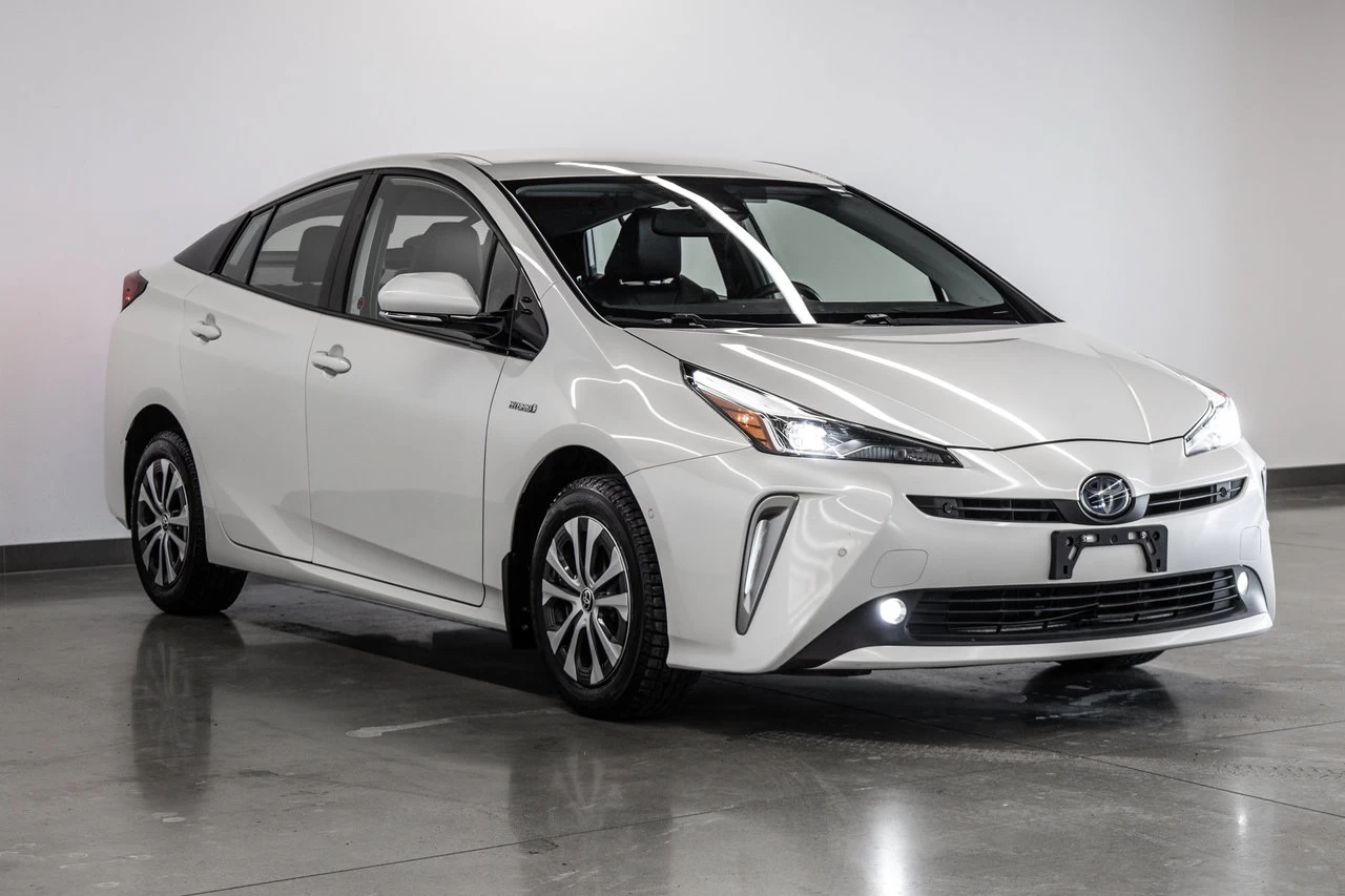 2019 Toyota Prius Tech. E-Awd Main Image