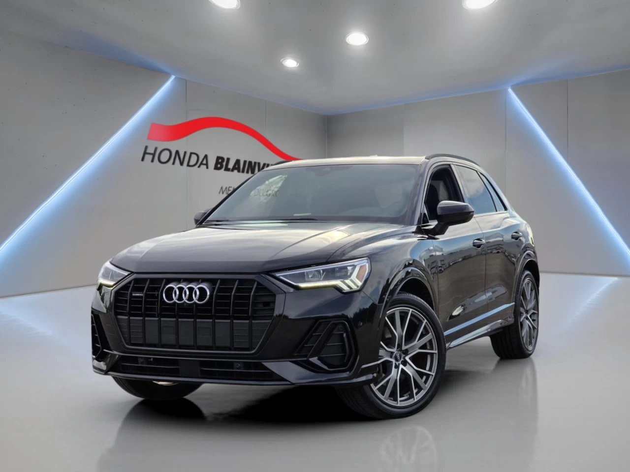 2020 Audi Q3 Technik 45 TFSI quattro Main Image