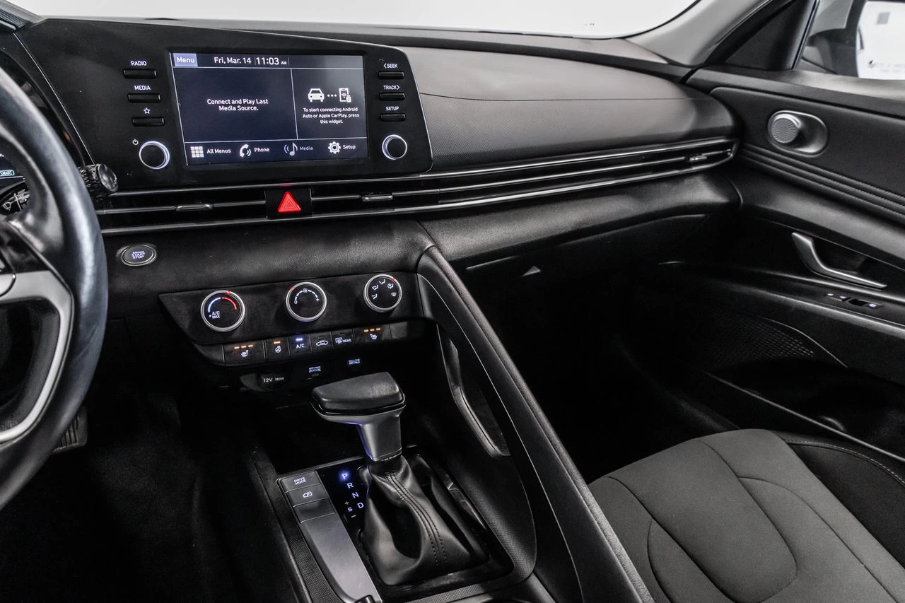 2022 Hyundai Elantra Preferred Main Image
