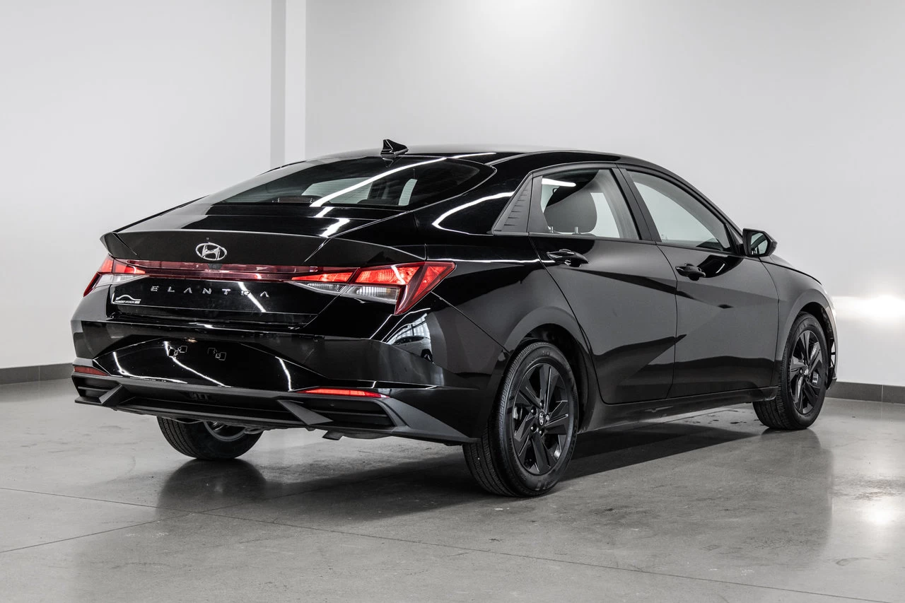 2022 Hyundai Elantra Preferred Image principale