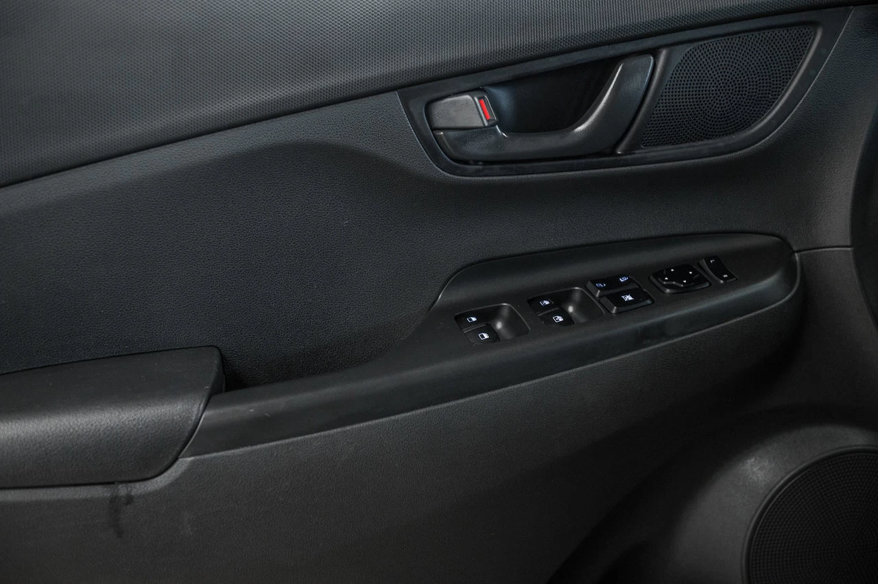 2022 Hyundai Kona Preferred Main Image