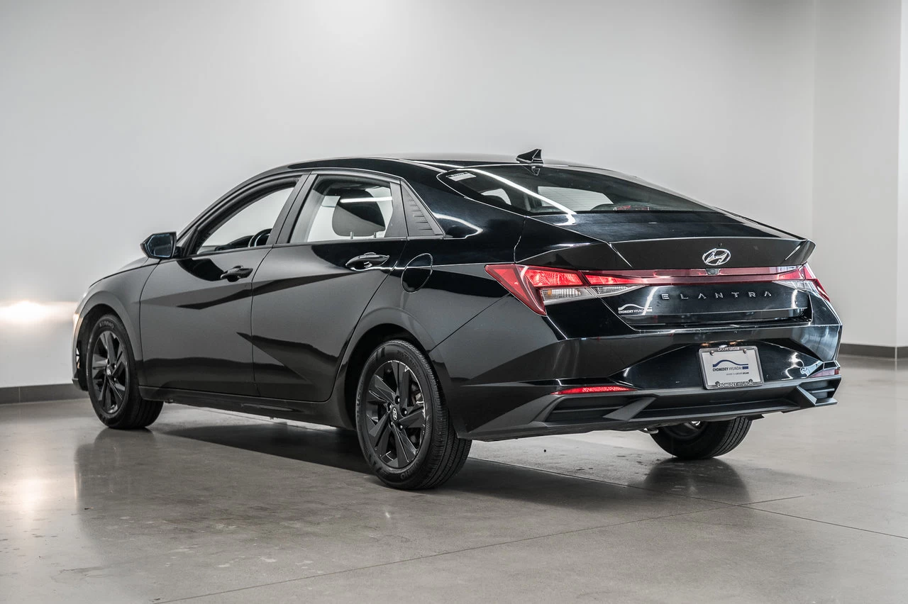 2021 Hyundai Elantra Preferred Main Image
