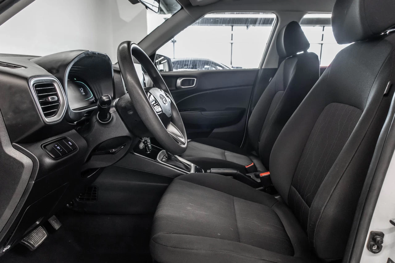 2023 Hyundai Venue Essential Main Image