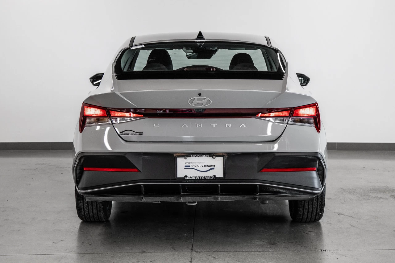 2024 Hyundai Elantra Preferred Tech Image principale