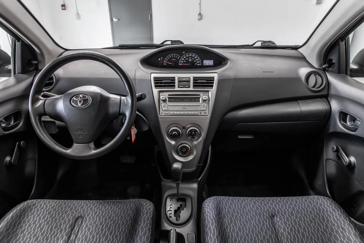 2010 Toyota Yaris Automatique + A/C BAS KM!!! Image principale