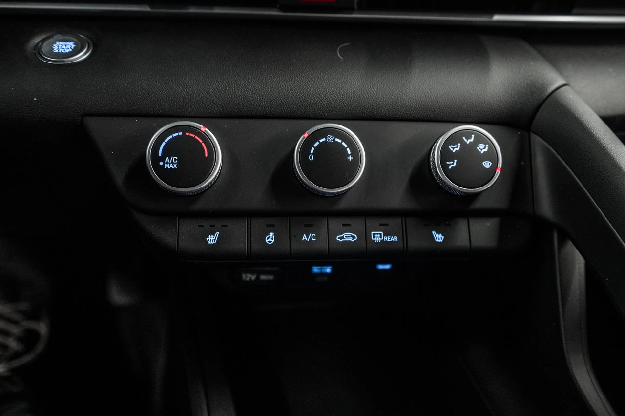 2025 Hyundai Elantra Preferred Main Image
