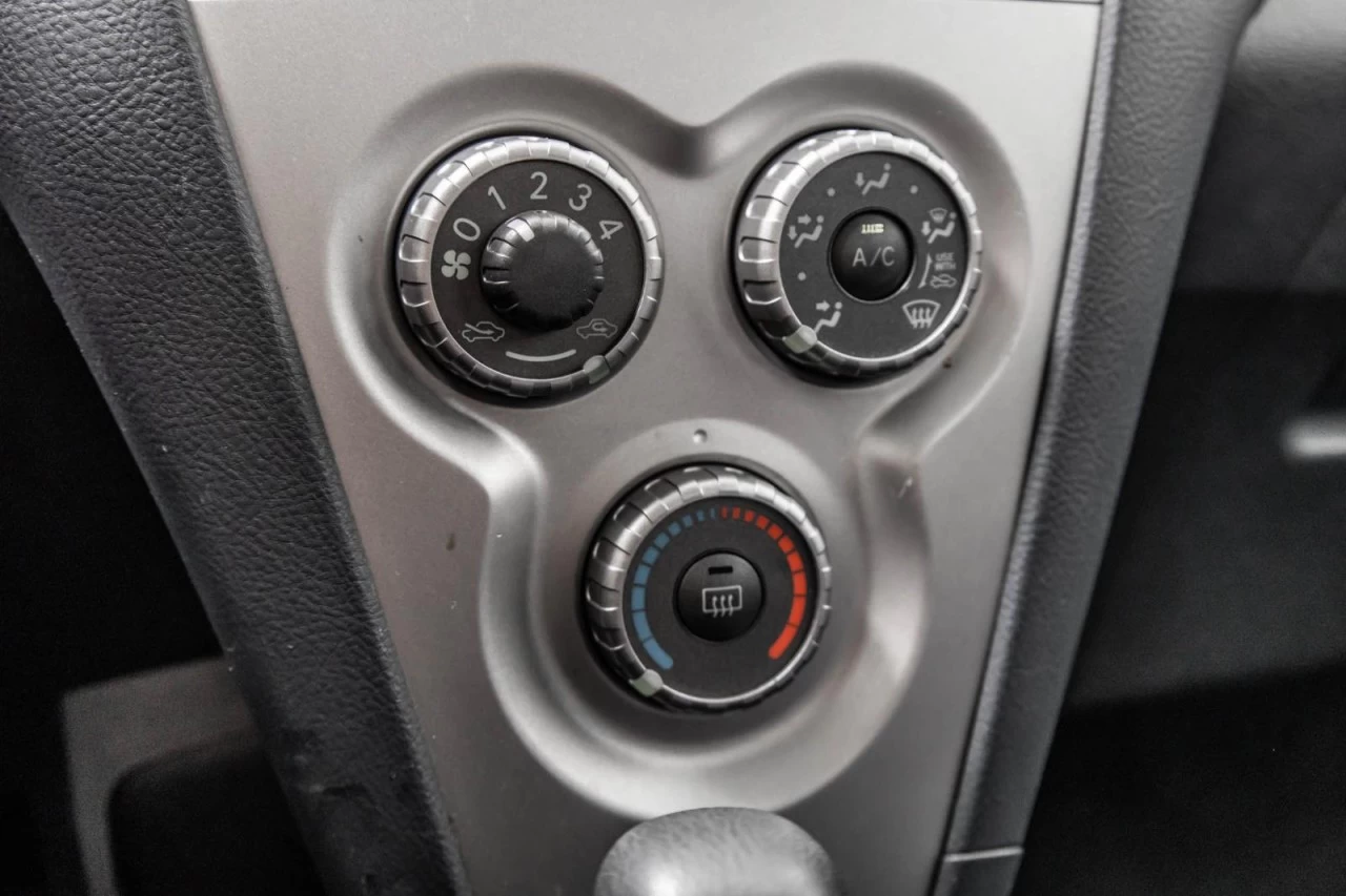 2010 Toyota Yaris Automatique + A/C BAS KM!!! Image principale