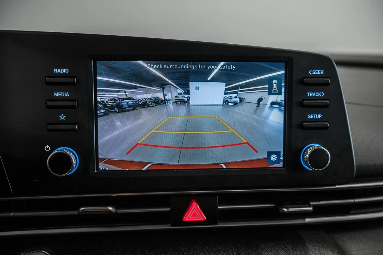 2021 Hyundai Elantra Preferred Main Image